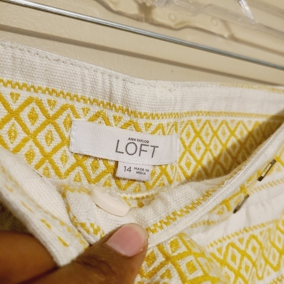 Loft | Women's Yellow Gold and White Riviera Short Shorts (Size 14) - Picture 3 of 15